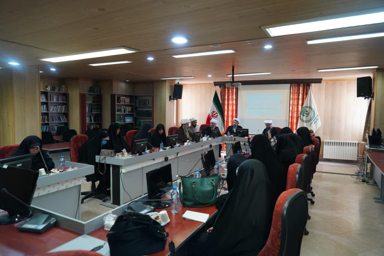 نشست حجت الاسلام تقی زاده؛ رئیس سازمان دارالقرآن الکریم با مربیان تدبر زنجان