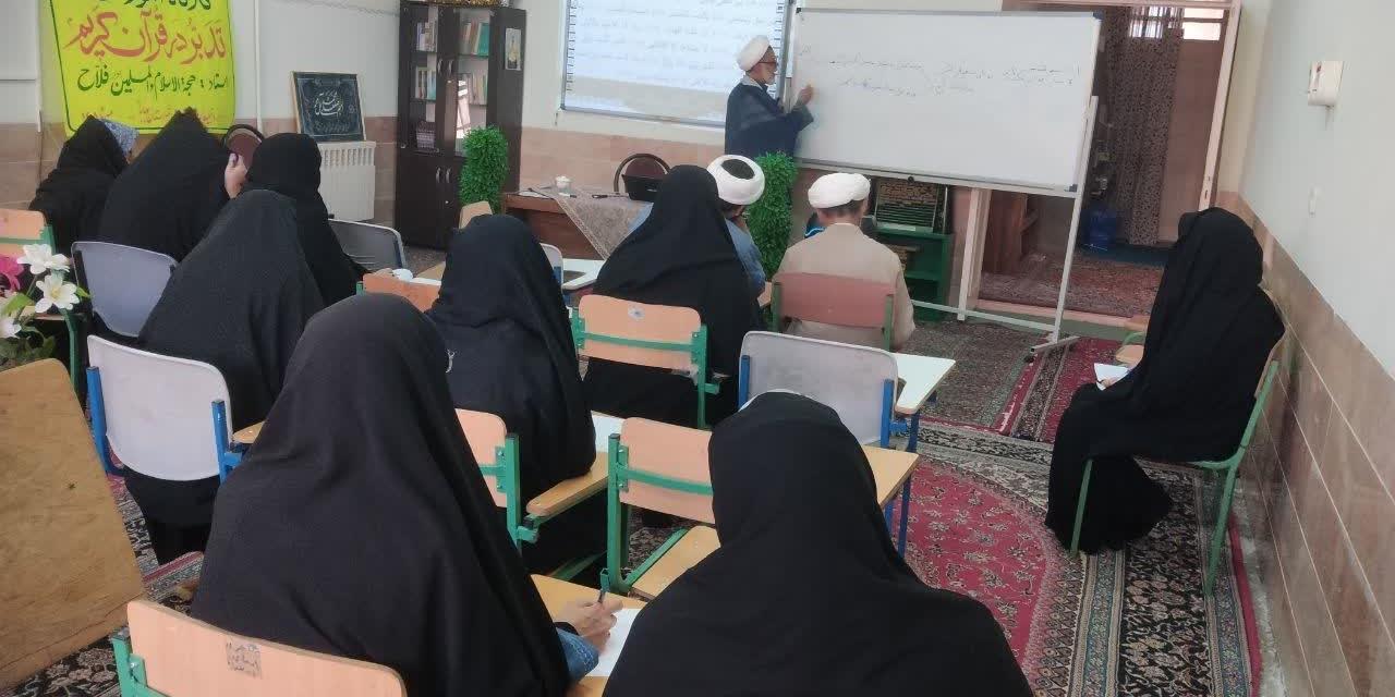 کارگاه نیم‌روزه تدبر در قرآن کریم در شهرستان بهاباد برگزار شد