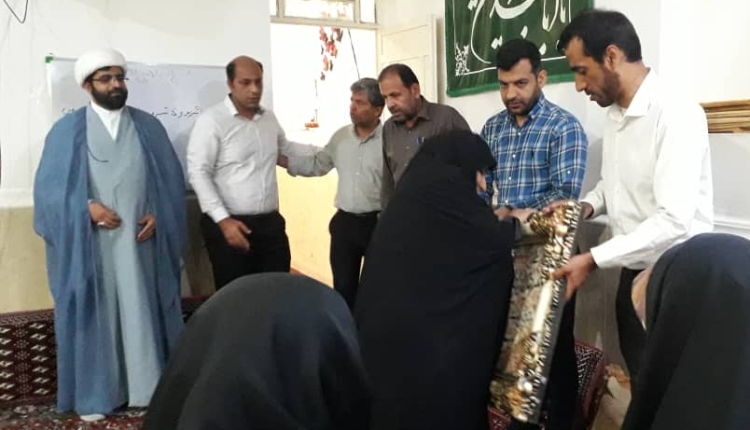 تجلیل شهردار بادوله از مدیر خانه قرآن و عترت ریحانه النبی