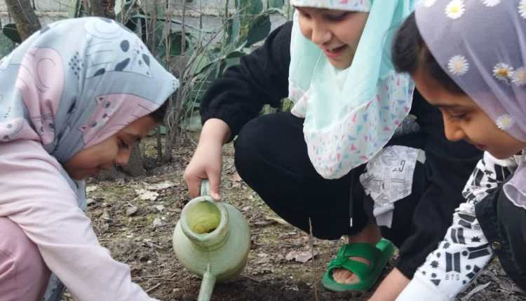 مشارکت قرآن آموزان خانه قرآن هاجر در روز درختکاری + تصاویر