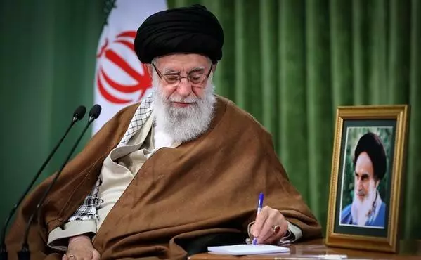 نامه حضرت آیت‌الله خامنه‌ای به دانشجویان حامی مردم فلسطین در دانشگاه‌های ایالات متحده آمریکا / درس قرآن به ما مسلمانان و به همه‌ی مردم جهان، ایستادگی در راه حق است