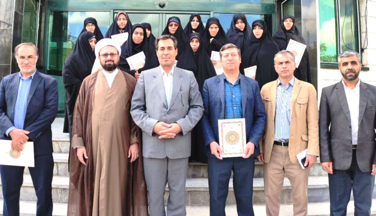 تجلیل از 14 مربی قرآن “زندگی با آیه ها” در شهرستان رزن