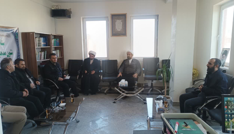 بررسی سند پیش نویس چشم انداز فعالیتهای قرآنی استان با نخبگان قرآنی شهرستان گرمه انجام شد