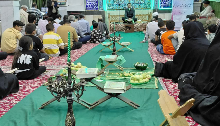 محفل انس با قرآن در روستای علی آباد آران و بیدگل برگزار شد