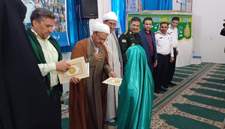 تجلیل از دانش آموزان حافظ منتخب قرآن کریم استان در شهرستان سلسله