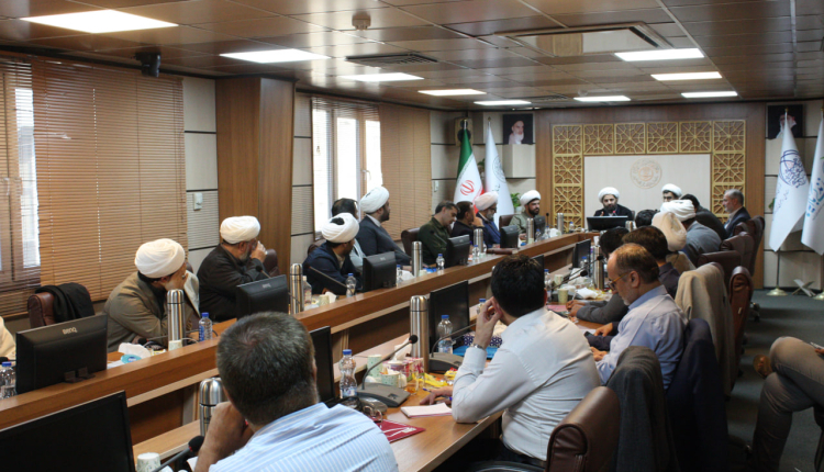 محورهای فعالیتهای قرآنی سازمان دارالقرآن در کشور تبیین شد؛ تمرکز بر موضوع آموزش و سنجش، نهضت ملی زندگی با آیهها، تدبر در قرآن کریم و حلقههای میانی و عناصر موثر قرآنی استانها