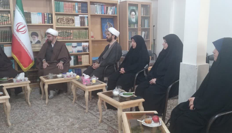 حجت الاسلام بیات؛ رئیس اداره امور قرآنی زنجان با حجت الاسلام زاهدی پور؛ امام جمعه شهرستان خرمدره دیدار و گفتگو کرد