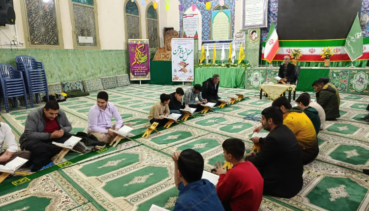 محفل اُنس با قرآن کریم در حرم مطهر قاسم بن علی النقی(ع) آران و بیدگل برگزار شد