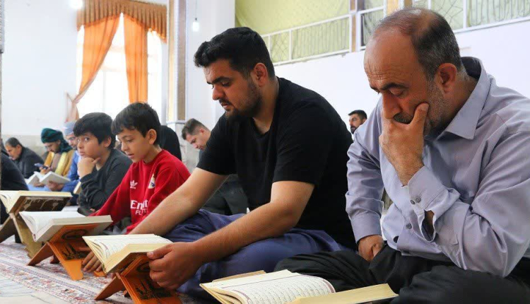 برگزاری محفل انس با قرآن کریم در روستای تودار روته از توابع شهرستان سنندج